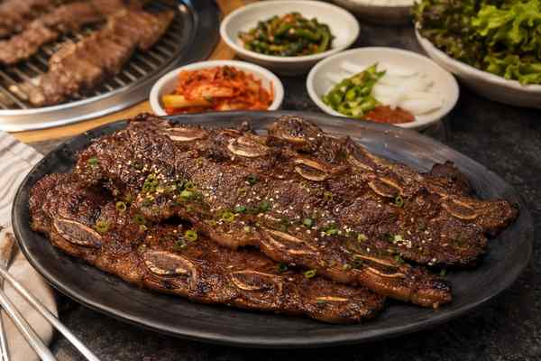 Finished LA-Style Galbi presented in a warm Korean dining setting.