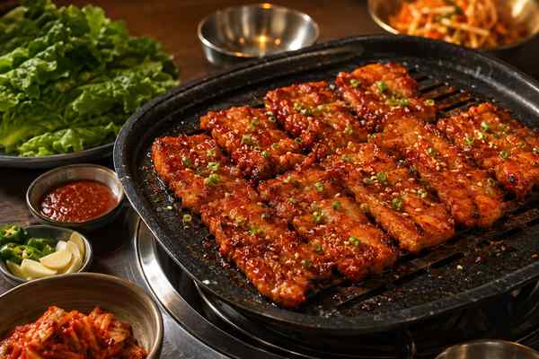 Finished Gochujang Samgyeopsal presented in a warm Korean dining setting.